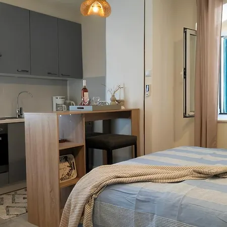 Sea Hideaway Walk To & Bus To Split Apartman Kaštela