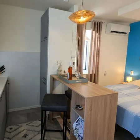 Sea Hideaway Walk To & Bus To Split Апартаменты